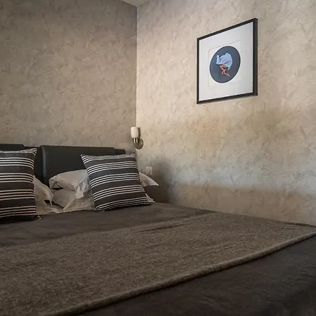 Side Helio Ground Floor With Attached Garage In The Naturist Village * Agde